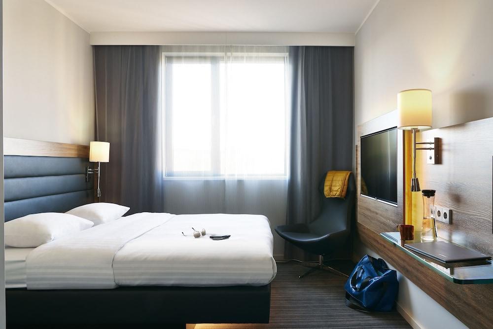 Moxy 4*